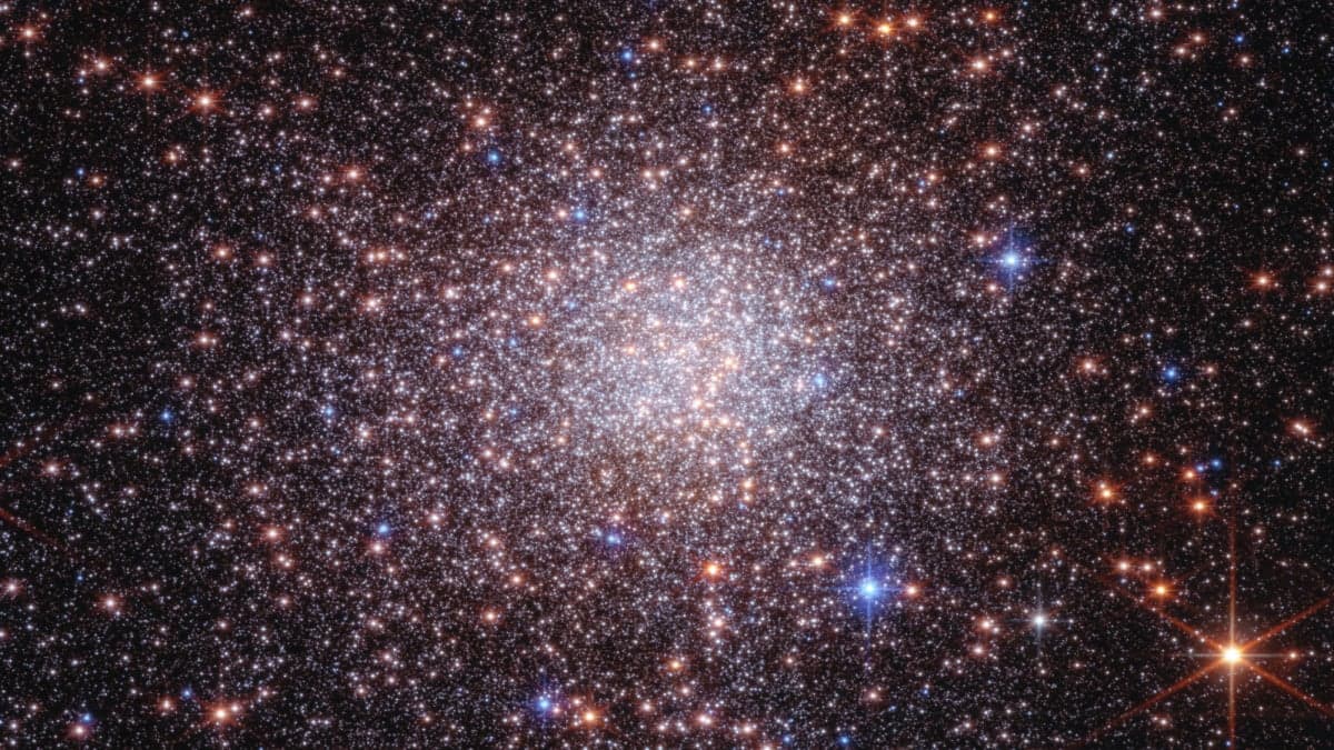 Astronomers see a galaxy in a bottle near the Milky Ways core